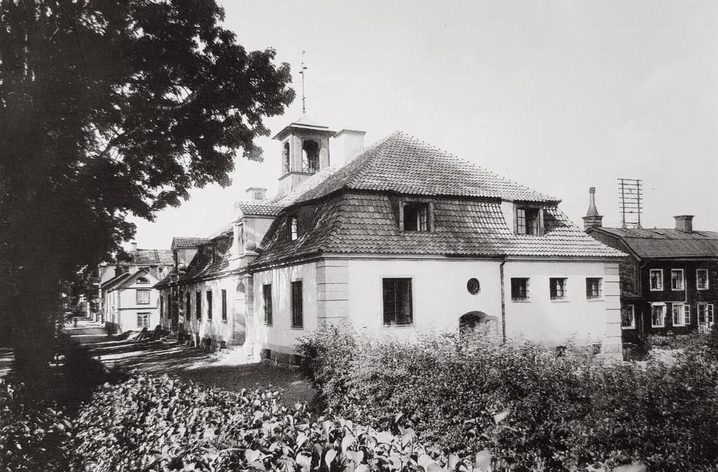 Byggnader, gator och hamnen Östhammars Tingshus invigdes hösten 1924.