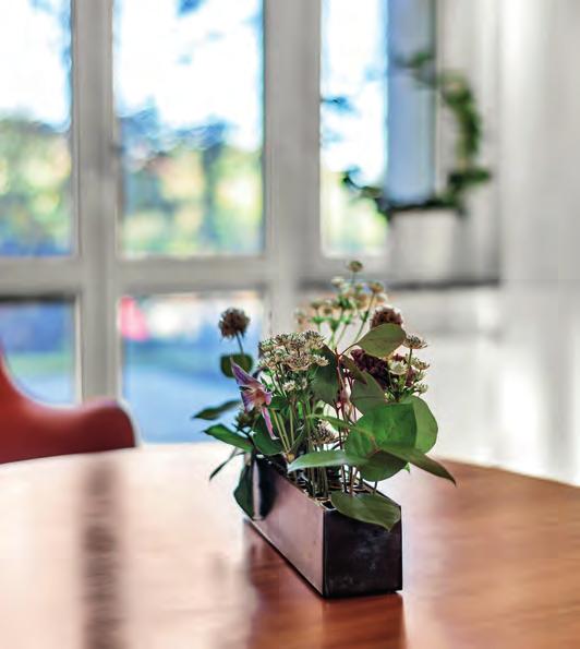 3:a med villakänsla och egen uteplats Ljus och genomgående våning med fönster i tre väderstreck.