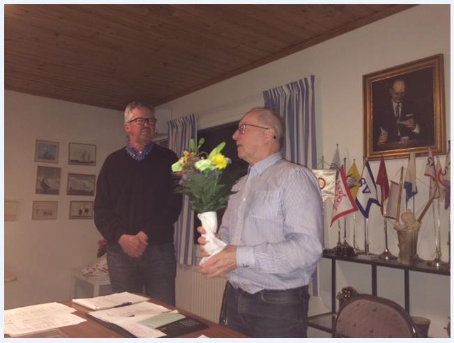 Vid årsmötet avtackades Kurt Lind från sin roll som ordförande i SSV. Blommor från föreningen överlämnades av Gunnar Wall. Ett stort tack framfördes till Kurt för de åtta år han varit ordförande.