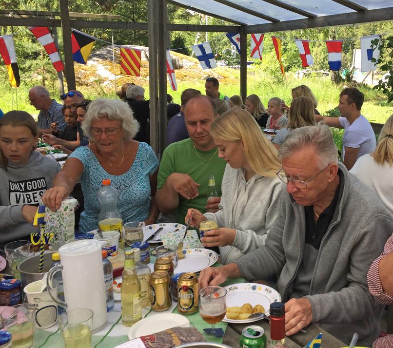 Midsommarlunch på flaggberget.