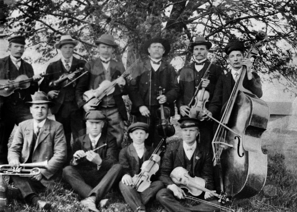 En känd elev till Per var Alma Hedström (1886-1969), gift Åhlander. Hon föddes i byn Ullanda och växte upp i en musikalisk omgivning med flera bröder som spelade dragspel.