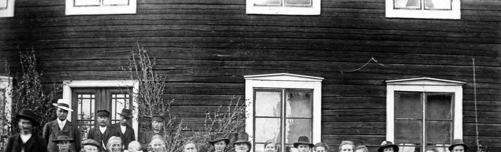 Brudgummen Grannas Olof Olsson med klockkedjan var också spelman. Fotot ur Hedesunda hembygdsförenings tidning Rovbladet i september 1980.