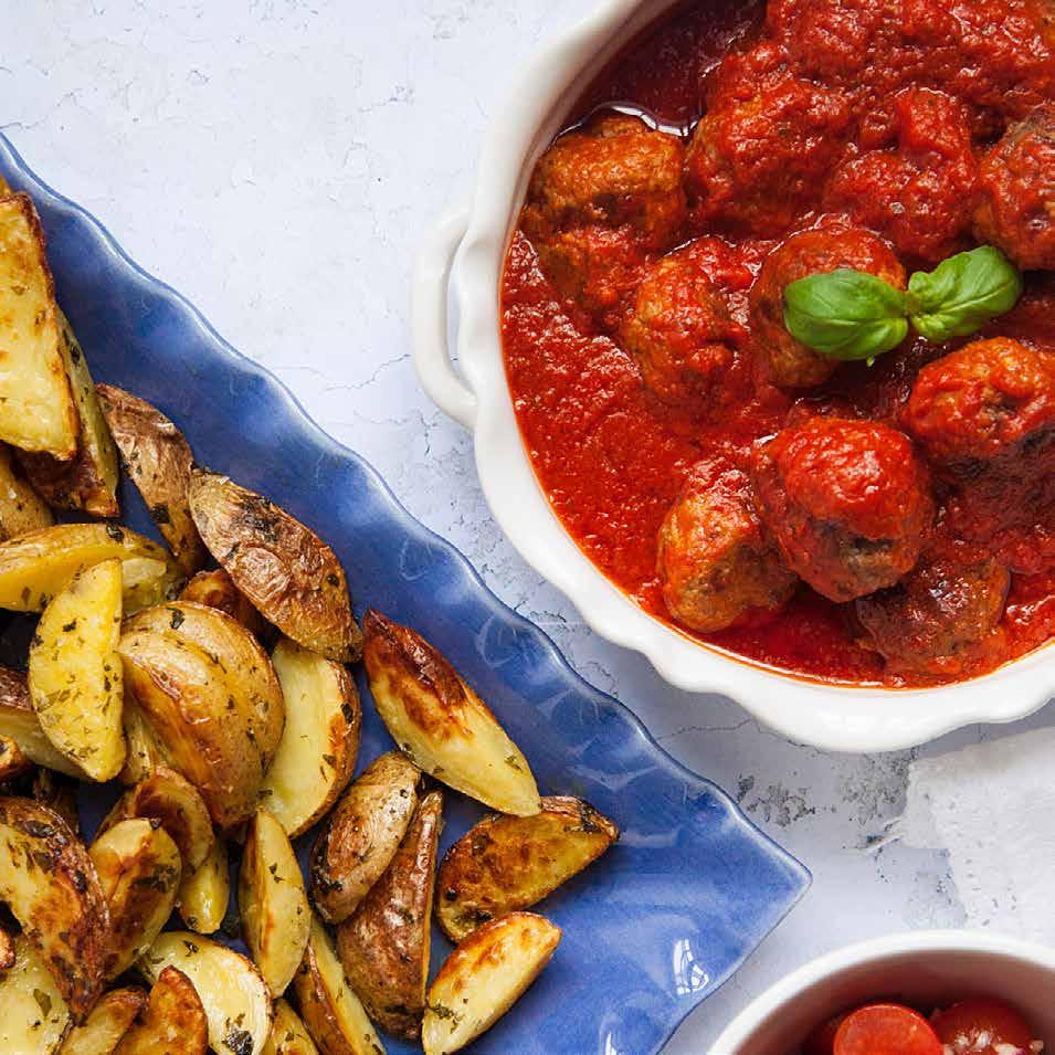 ITALIENSKA KÖTTBULLAR i tomatsås med basilikarostad potatis Ca 40 min Köttbullar ½ dl ströbröd* 1 dl mjölk* 1 vitlöksklyfta 1 tsk torkad timjan* 1 tsk torkad oregano* 1¼ tsk salt* krm svartpeppar* Ca