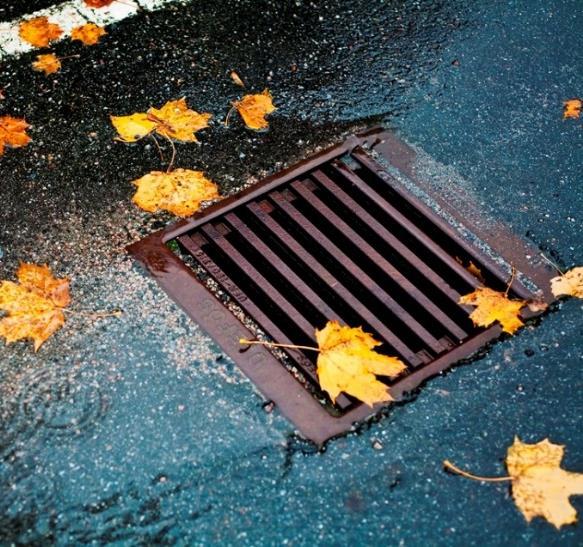 Främst de centrala delarna av Älvdalen har dagvattensystem utbyggt. Generellt eftersträvas LOD (Lokalt Omhändertagande av Dagvatten) och en hållbar dagvattenhantering vid planering i dagsläget.