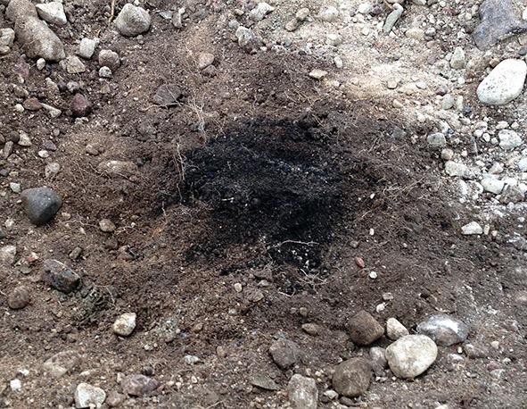 Efter dokumentation övertäcktes stolphålet och det kvarligger under matjorden.