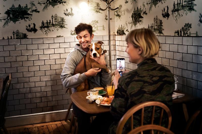 BUTIKEN OCH UPPLEVELSEN Vi har gått från att vara ett industrisamhälle till ett tjänstesamhälle för att nu vara ett upplevelsesamhälle.