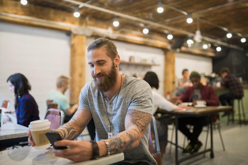 KÖPBETEENDET FÖRÄNDRAS MEN BUTIKEN STÅR STILL 2018 - hela elva år efter att första generationens iphone lanserades lever vi i en helt ny mobil handelsvärld med global e-handel, julklappar från Kina