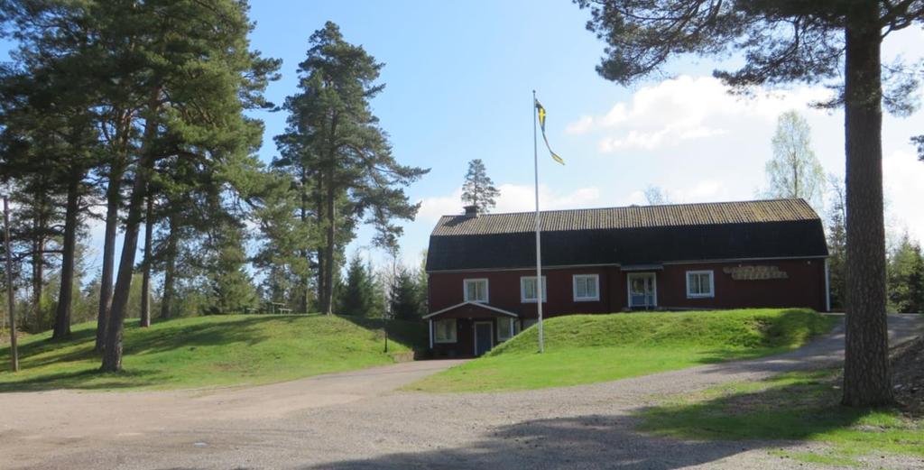Den slingrande gamla landsvägen som leder fram till Bromboda söderifrån. Till höger låg Skytteföreningens festplats.