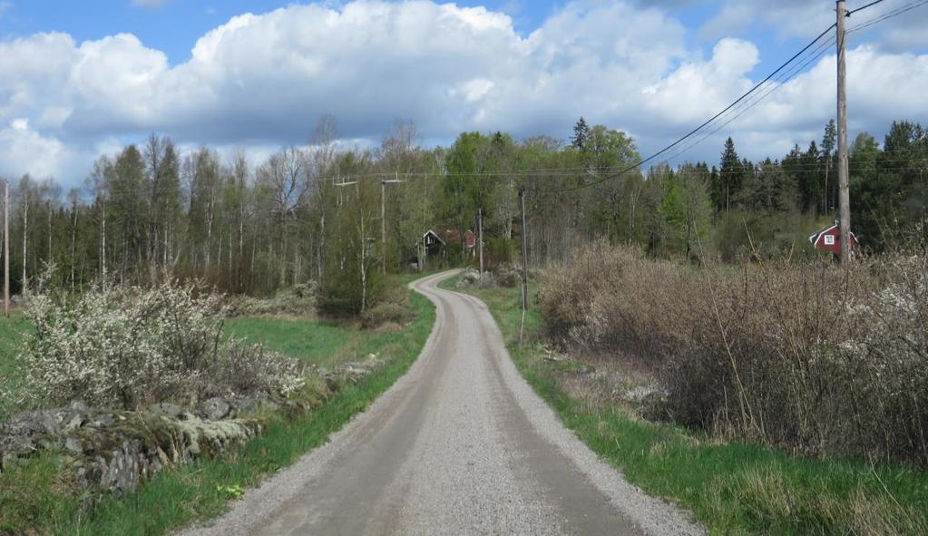 Till höger skymtar den gård som utflyttades från bytomten