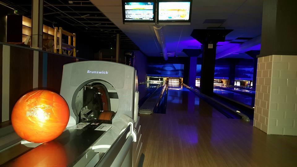 Bowling Fem medlemmar träffades