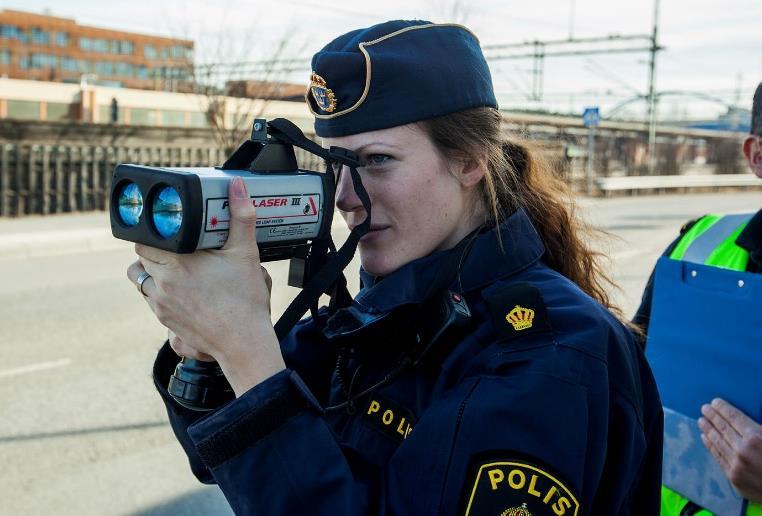 - polis, räddningstjänst, trafikledning upphinnande- och singelolyckor på grund av bristande förarbeteende korta avstånd mellan fordon nyttjande av