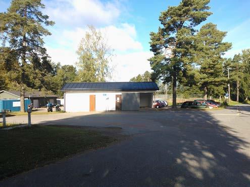Näkymä kaakkoispuolelta; VU-alueen sisääntulo, siirrettävä vesilaitos vasemmalla.
