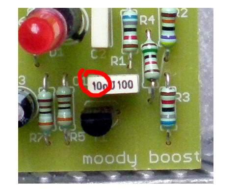Principen är att koppla insignalen till mittenstiftet på omkopplaren, hänga 100 nf kondensatorn på ena ytterstiftet och 4,7 nf kondensatorn på det andra.