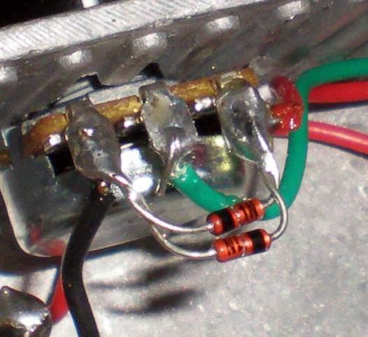 För att få ännu skarpare ljud i treble mode, ersätt 4,7 nf kondensatorn med en kondensator med ännu lägre värde.