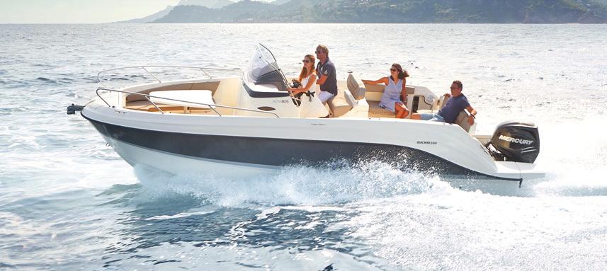 ACTIV 805 SÄTT KURS MOT HORISONTEN Kom ut på sjön med vänner och familj I nya Quicksilver Activ 805. Den perfekta båten för nöje, vattensport, avkoppling.