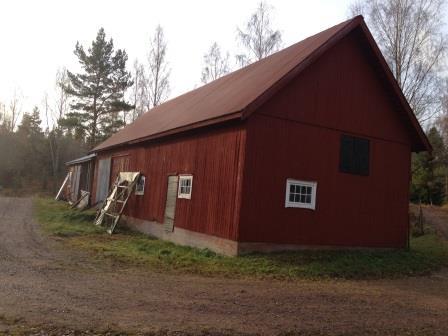 Skjutbanan drivs av Lönnebergaortens jaktskytteklubb. Det skjuts mellan 1000 2000 skott med kula per år på skjutvallen. Klubben ordnar tävlingsskytte för kula och hagel en gång per år.