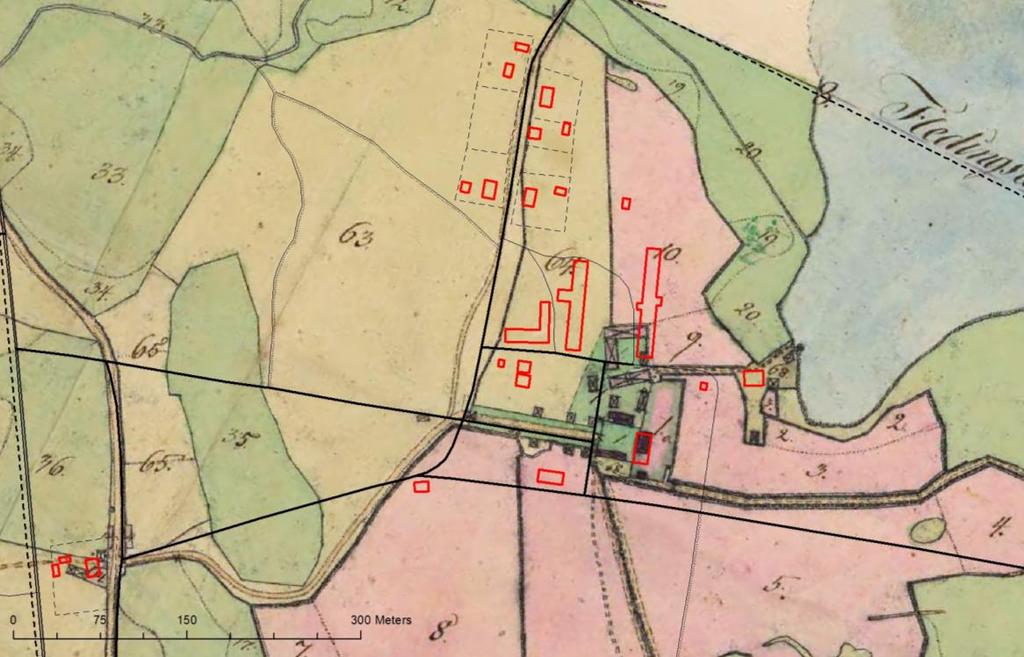 Fägårdsdelen är tydligt avgränsad och ligger norr om mangården. Två trationellt utförda ladugårdsbyggnader (1905) är placerade parallellt intill en större gårdsplan.