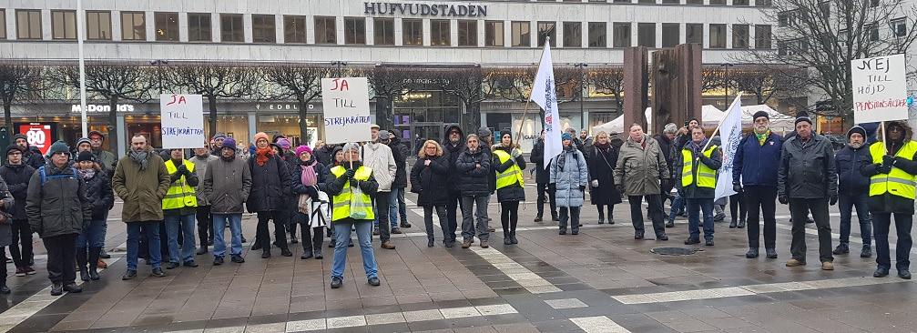 Vi har i Sverige hundratusentals arbetslösa. Varför ska de med jobb arbeta längre och de utan jobb inte arbeta alls?