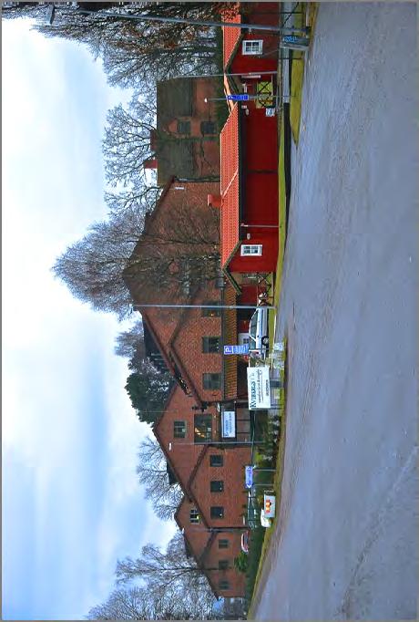 Samspel mellan byggnaderna Sjukpaviljongen och de tre kasernerna återspeglar formspråket hos Kvibergs kaserner och varandra, bland annat med dess brutna tak, röda fasadtegel, fönsterutformning och