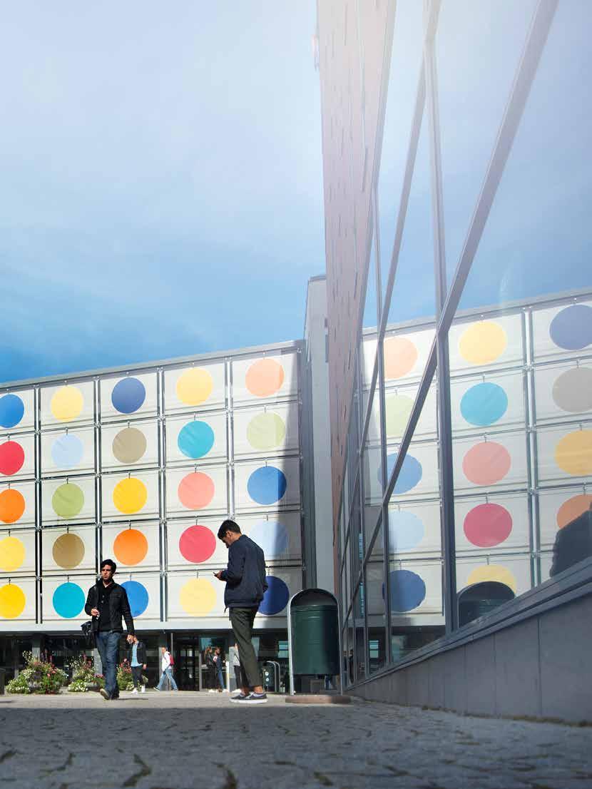 HÖGSKOLAN