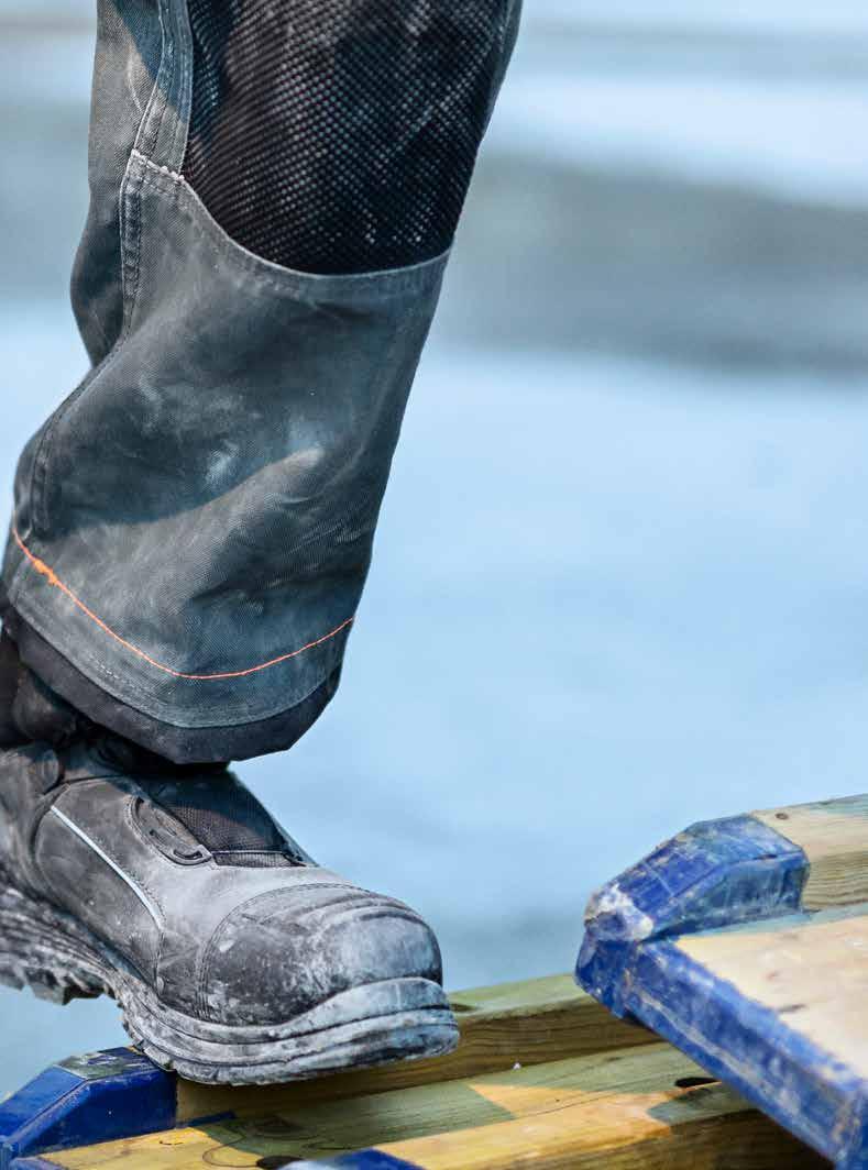 HELLY HANSEN WORKWEAR 2018 Skydds- och arbetsskor är indelade i två klasser: I och II. Klass I innebär att skon är tillverkad i läder eller textil.