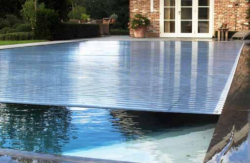 Lameller av UV-resistent PVC eller Polykarbonat i olika utföranden Finns som sollameller som höjer temperaturen i poolen i genomsnitt 4-8 C Monteras vid poolens