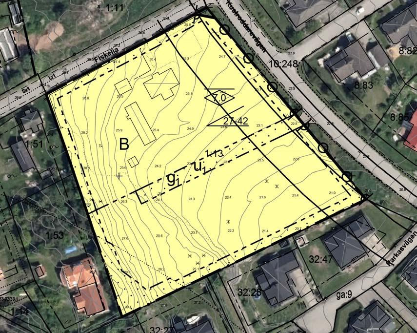ekvivalent ljudnivå på 50 dba vid fasad mot gata. Vid 30 meter från vägmitt är den beräknade ekvivalenta ljudnivån 42 dba och den maximala ljudnivån 70 dba utan åtgärd.