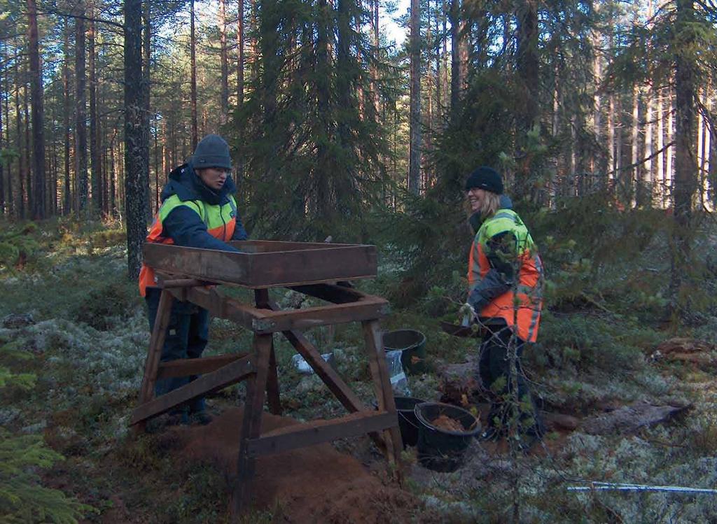 Bild 4. Arbetsbild, till vänster Katarina Eriksson och till höger i bild Inga Blennå. Foto Maria Björck.