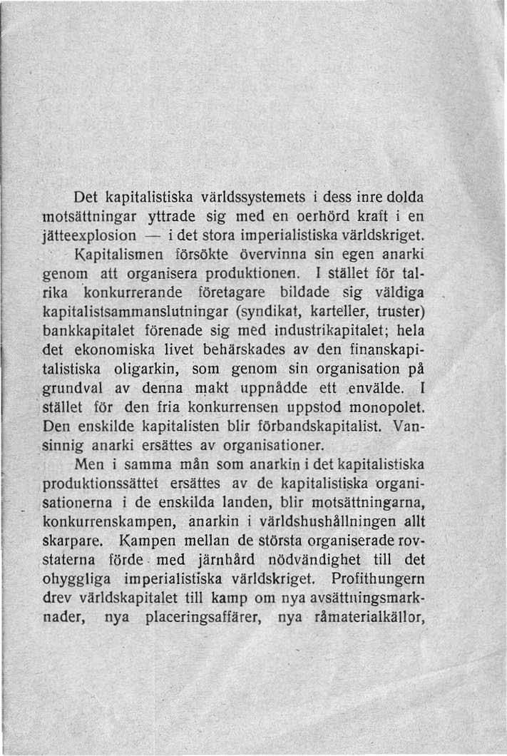 Det kapitalistiska världssystemets i dess inre dolda motsättningar yttrade sig med en oerhörd kraft i en jätteexplosion - i det stora imperialistiska världskriget.