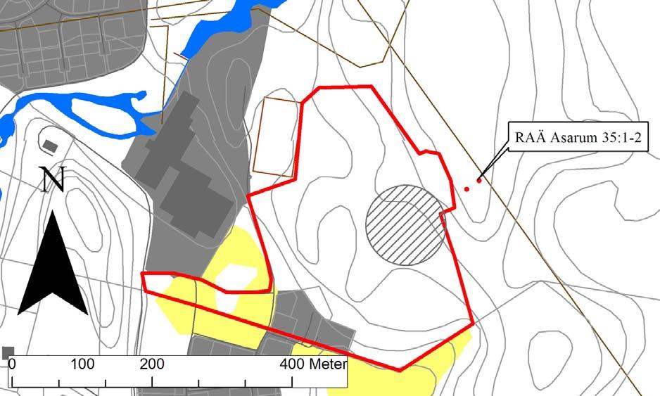 Planområde Strömma 1:7 i förhållande till kringliggande fastigheter och fornlämningar.