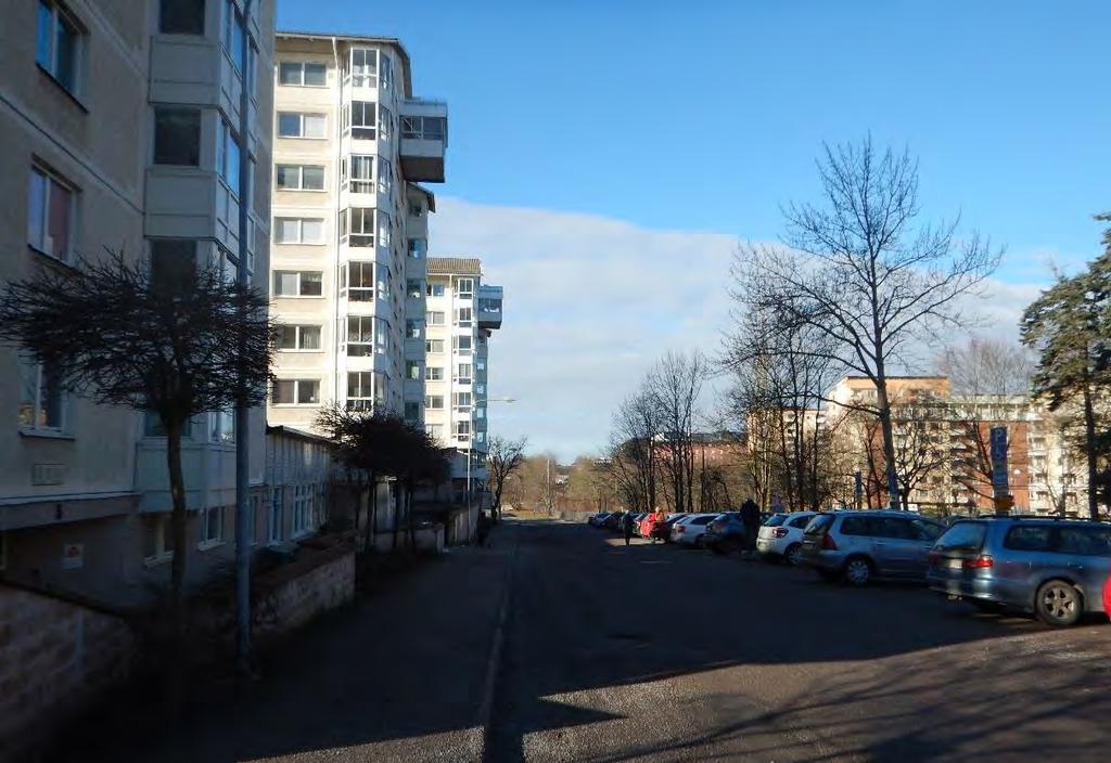 8.1.2 Delsträcka väst, Solnavägen Oskarsrogatan Beskrivning Ledningssträckningen går genom Huvudsta, ett tätbebyggt bostadsområde. Närmast belägna bostadshus ligger på Oskarsrogatan, se Figur 23.