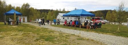 Aktivitetsdagen 2875 bjöd på god stämning och mat. Pensionärer kom med buss från Storuman för att få inblick i golfsporten tillsammans med övriga gäster som var med under dagen.