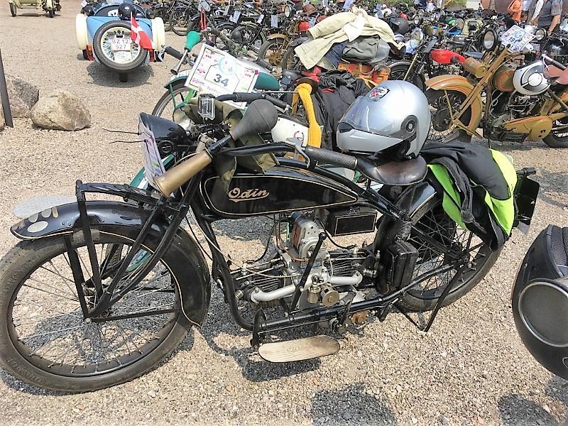 Söndagen tog många offer, förmodligen magneter som gick varma. Jerrys BSA ville inte fortsätta, var helt omöjlig att starta, sa Jerry.