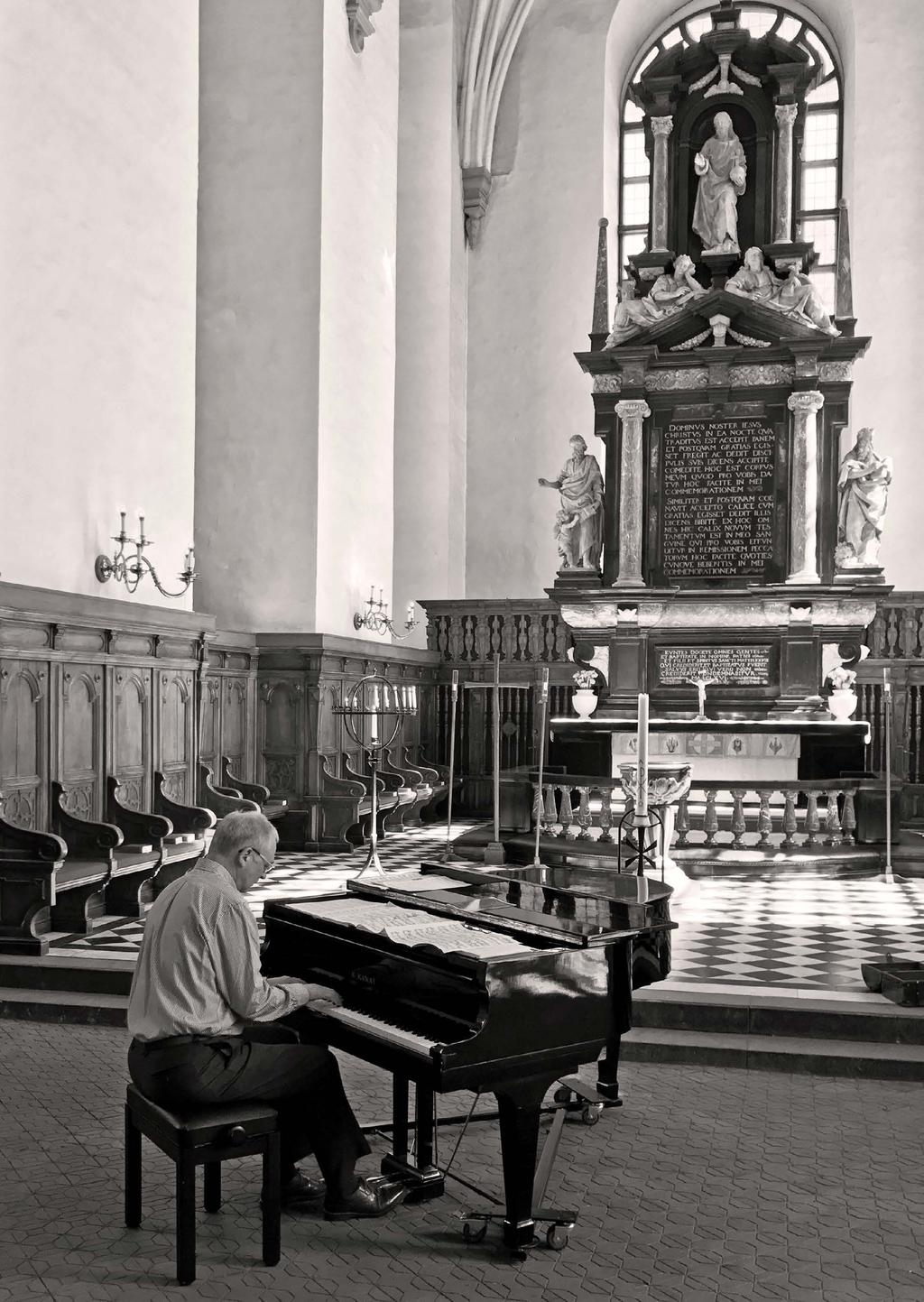 Accomplished UK Pianist, Richard Bloss, returns to Kristianstad to give another unique interpretation of Bach preludes and fugues - supported by a performance of his own new