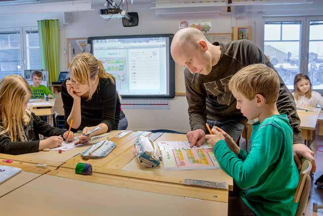 SPECIALLÄRARPROGRAMMET 90 HP Du som har lärarexamen och arbetat i skolan i minst tre år kan vidareutbilda dig till speciallärare.