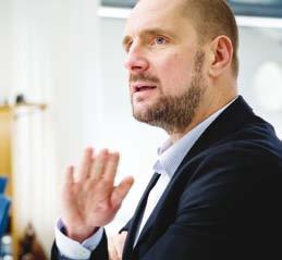 Ordföranden ska stå till förfogande som rådgivare och diskussionspartner till verkställ ande direktören men också utvärdera dennes arbete samt redogöra för sin bedömning i styrelsen.