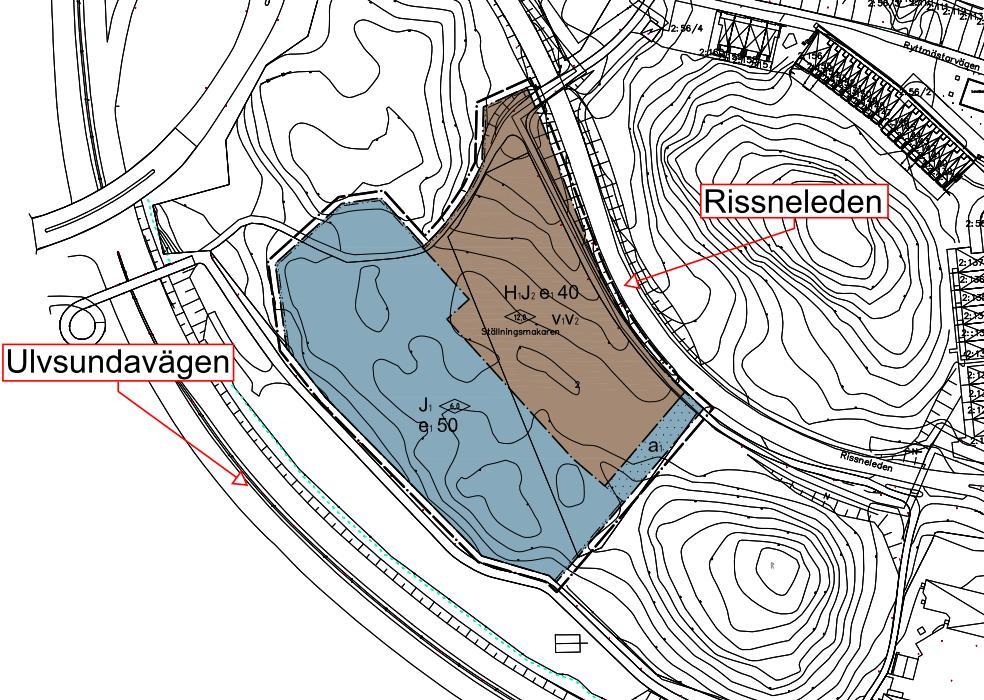 Figur 1. Plankarta för området där återvinningscentralen planeras (Sundbybergs Stad, 2015). Figur 2. Satellitbild där utredningsområdet är markerat med blå linje (hitta.se, u.d.) Projects\5520\10246097\3_Dokument\36_PM_Rapport\Rapport Riss 2.
