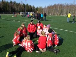 Alsike cup F 04 Försäsongsträningen för F-04 blev denna milda vinter att tjejerna kunde träna ute på Sävja IP.