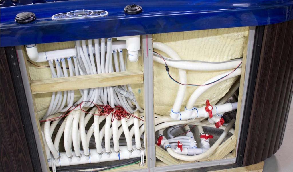 Uppstart 1 2 3 4 Före uppstart Före vatten börjar fyllas på skall nedanstående punkter utföras. 1. Se till att elektriciteten är avstängd via huvud eller servicebrytaren. 2. Öppna sidopanel 4 för att kolla att ventil () är öppen.