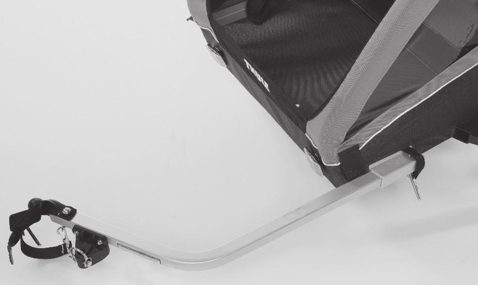 4.8.3 MONTERA ezhitch TM PÅ BAKAXEL MED BULTFÄSTE A. Kontrollera att ezhitch kan användas tillsammans med cykeln. B. Lossa mutter och brickor från axelns vänstra ände, den som inte är på samma sida som kedjehjulen.