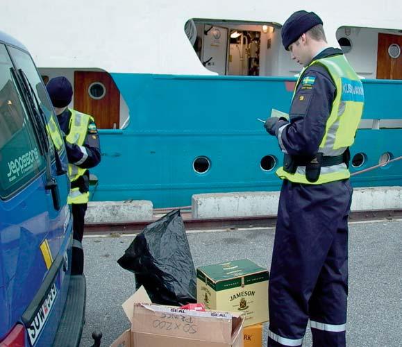 KUSTBEVAKNINGEN kvalitetsgranskar också förundersökningsledarna övriga rapporter om misstänkta brott innan dessa skickas vidare till Polisen för vidare utredning.