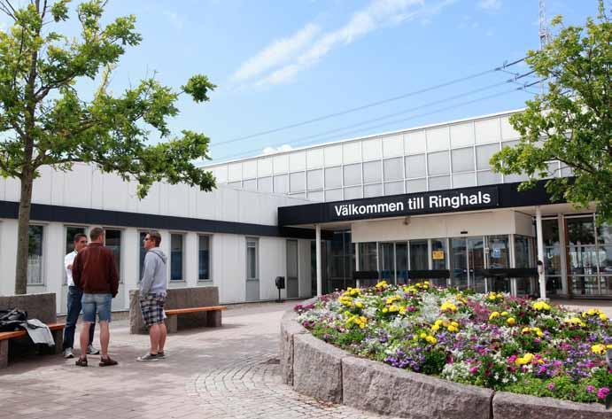 Ringhals och miljön Vad är Ringhals Ringhals kärnkraftverk är Nordens största kraftverk och ligger på västkusten cirka sex mil söder om Göteborg i Varbergs kommun.