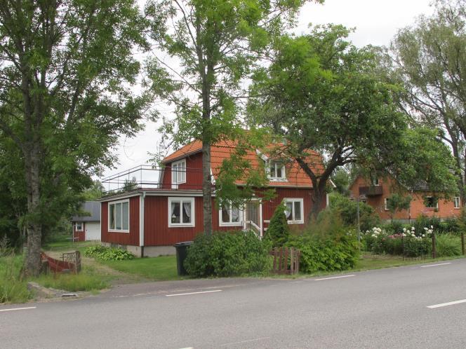 I det röda huset fanns förr telegrafstation och café (Algutsboda
