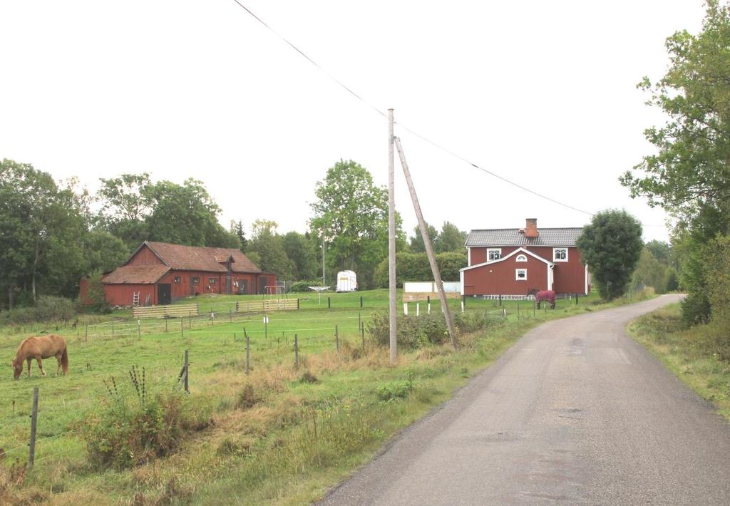 Dessa båda hus är byggda minnen som låter oss ana något om vilka