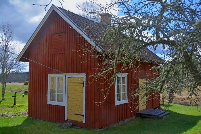 Hultsfred Östra Årena 1:10 Bostadshus Välbevarat charmigt bostadshus byggt på 1850-talet.