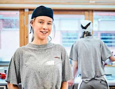TRANELLSKA Programmet för hotell, restaurang och bageri Programmet för hotell, restaurang och bageri passar dig som tycker om matlagning, bakning, service och samarbete.