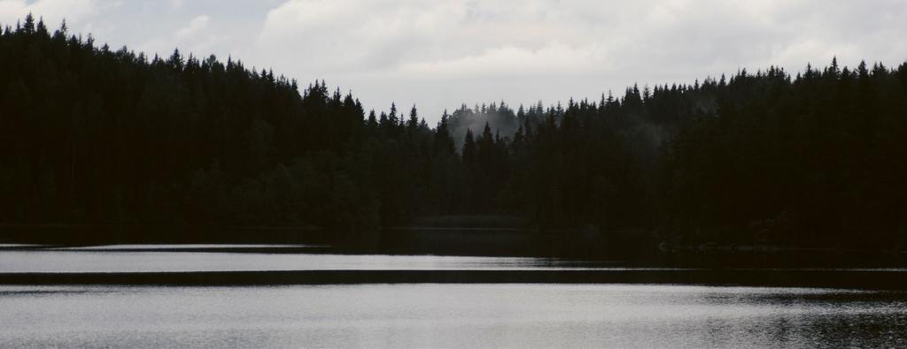 Bor du vid havet eller i skogen? Behovet av underhåll varierar beroende på hur utsatt möbeln är för sol, vatten och annan typ av slitage.