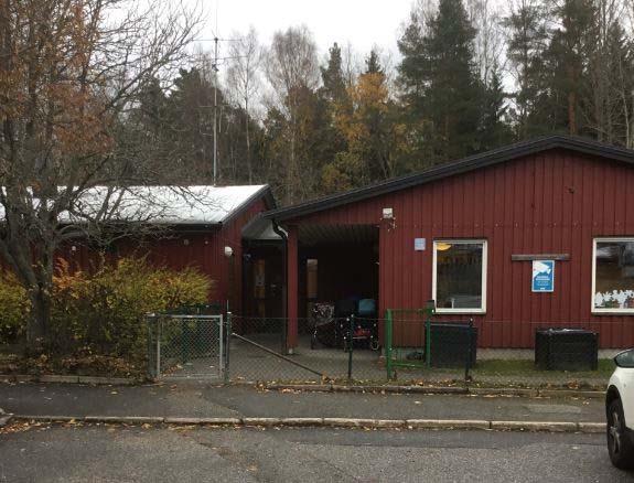 60 (105) Vikingen förskola 1. Förskolans namn Vikingen förskola Byggd 1980 Värmdövik 12:1 Svarta backen 7 934 kvm BRA 5. Nuvarande barnantal 85 barn 6.