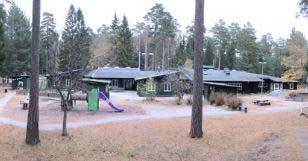 72 (105) Talldungens förskola 1. Talldungens förskola Talldungens förskola Byggd 1977 Höl 1:100 Hölövägen 9 788 kvm BRA 5. Nuvarande barnantal 60 barn 6.