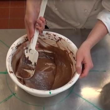 Sedan följde slickepotten bunkens botten, jämsides efter bunkens kant till klockan sju.